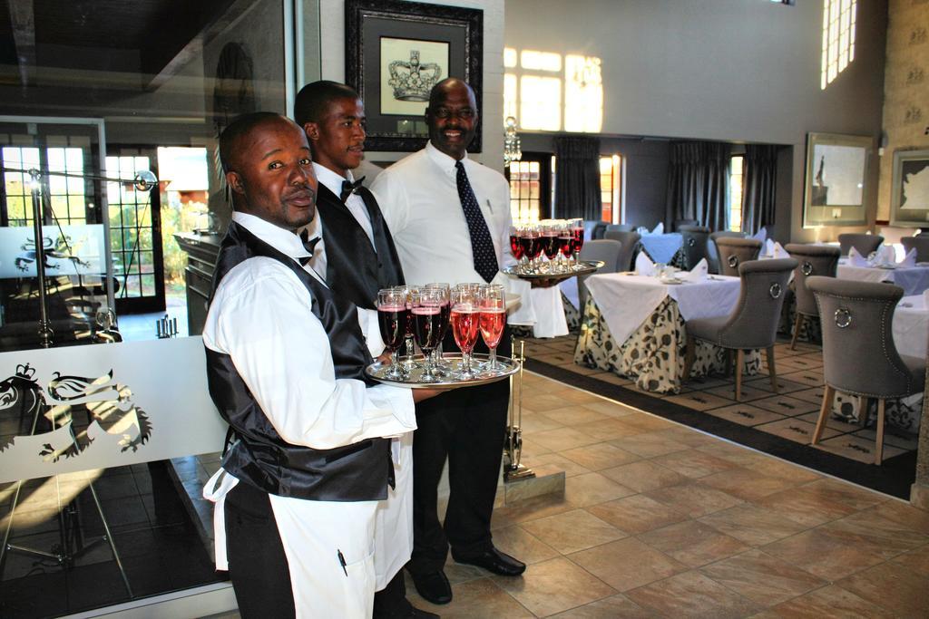 The Highlander Hotel Dullstroom Bagian luar foto